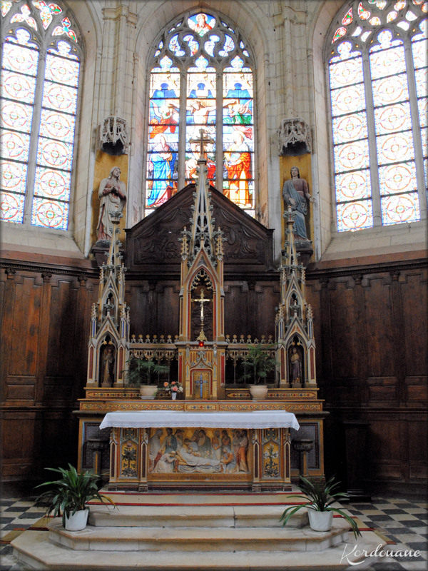 Photo de l'autel de la collégiale Notre Dame