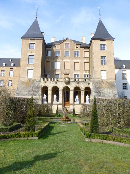 Au Luxembourg