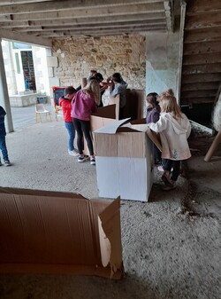 maternelle CE2 et CM : une cabane en carton