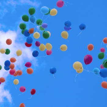 sky-balloons-ipad-air-wallpaper_0d17688009b8f5bc5e605b92967a7871_raw