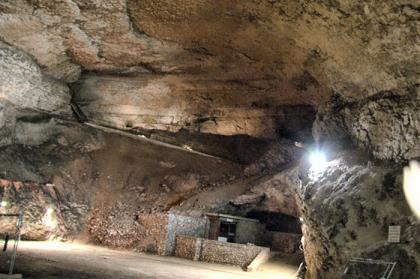 CURIOSITE DE L' ARIEGE LA GROTTE DU MAS D' AZIL
