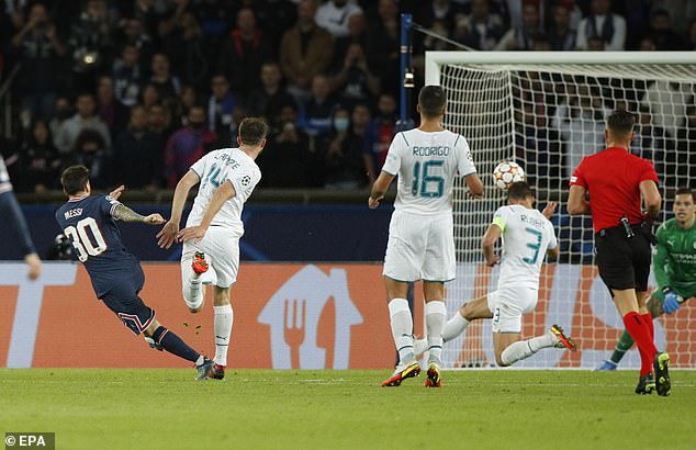 Messi a traversé la défense de City, mis à pied pour Kylian Mbappe avant de frapper le coin supérieur