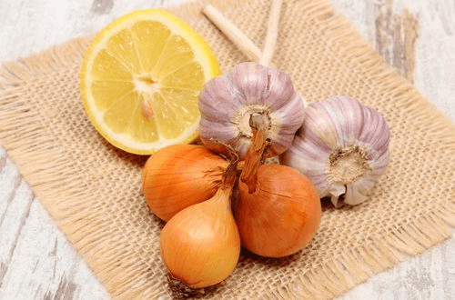 ail, citron et oignon pour traiter la calvitie