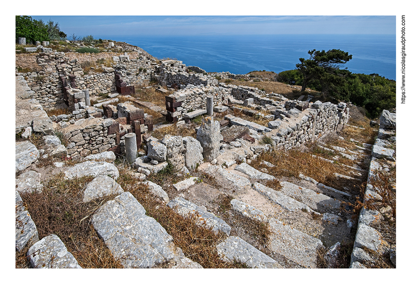 Ancienne Thira et sommet de Santorin