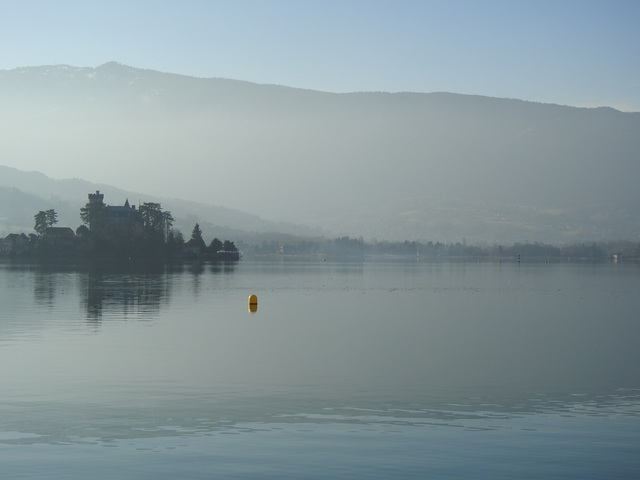 passage à Talloires au bord du lac d'Annecy