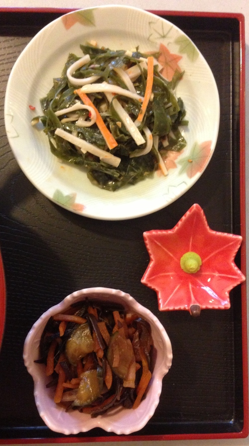 SAKE NO TERIYAKI-DON (サケの照り焼き丼) – Bol de riz assaisonné avec saumon mariné au Mishio-kōji et laqué en sauce Teriyaki 