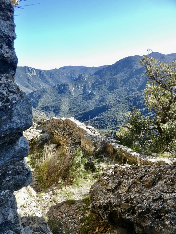 Peut être une image de montagne