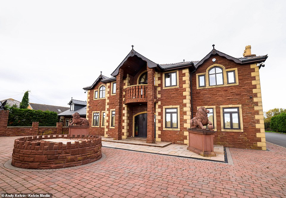 Lavish: c'est la nouvelle maison de Tyson Fury sur la côte du Lancashire qu'il a payé 1,695 million de livres sterling pour acheter via sa société Tyson Fury Ltd