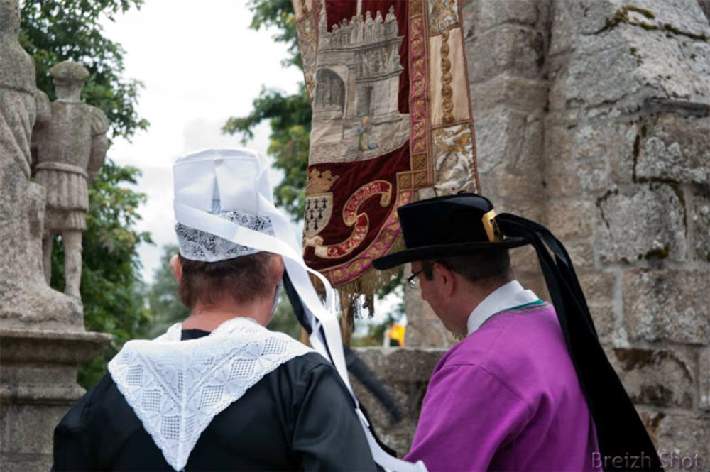 costumes - bannière de Plougastel Daoulas 