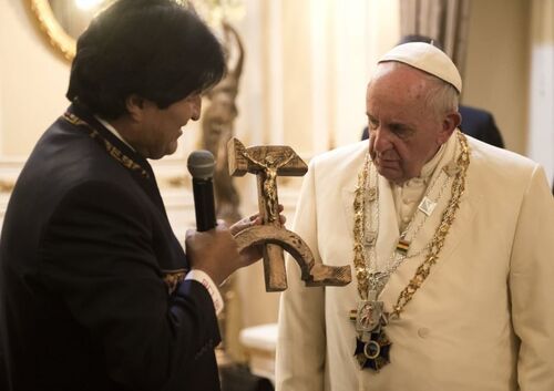 [Photo du jour] le cadeau du Président bolivien Evo Moralès au Pape François en visite à La Paz...