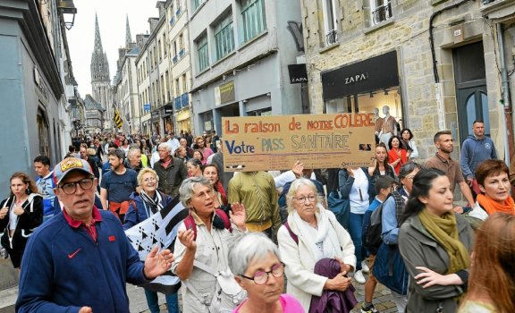 Les manifestants ont aussi arpenté le centre-ville.