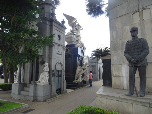 Place de France et cimetière Recoleta à Buenos Aires en Arzentine (photos)