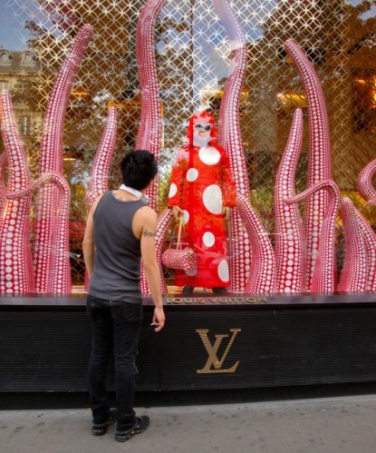 pieuvre vitrine 3 LV  Yayoi kusama, Yayoi, Louis vuitton