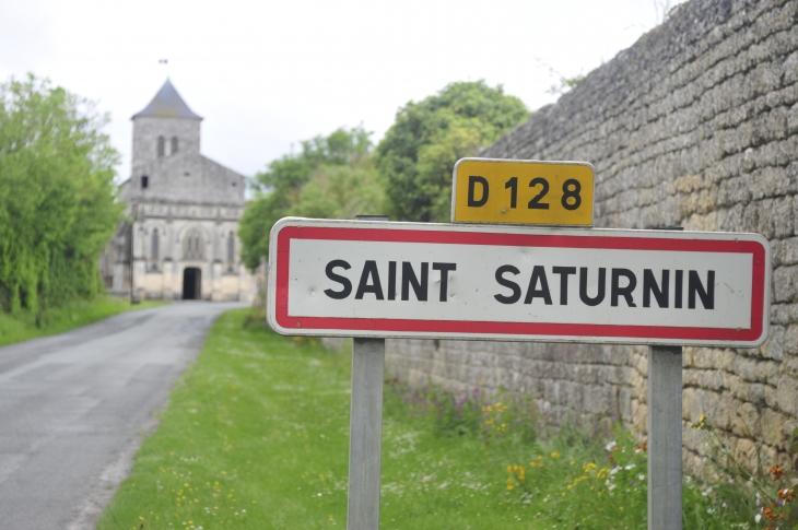 EntrÃ©e du village - Saint-Saturnin-du-Bois