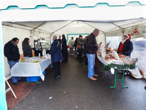 Le marché de Noël 2011, organisé par les "Bouffons" de Chamesson