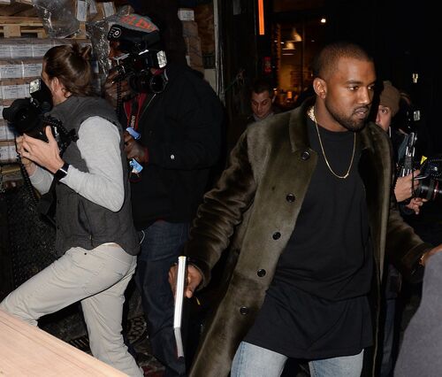 Kanye West : 49 minutes de garde à vue pour avoir frappé un paparazzi