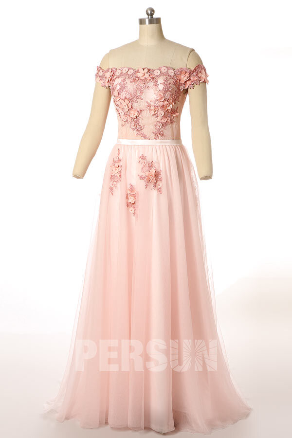 robe de mariée rose pâle col bardot haut embelli de fleurs