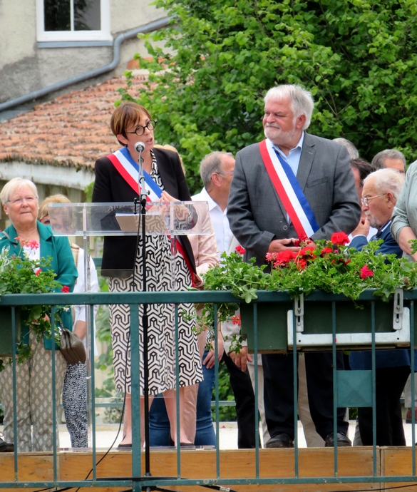 Les retrouvailles  de la marraine "la Ville du Puy", avec sa filleule  "Châtillon-sur-Seine", a donné lieu à une bien jolie cérémonie