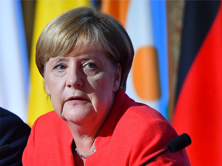 Société 3:  Angela Merkel: politicienne hors jeu