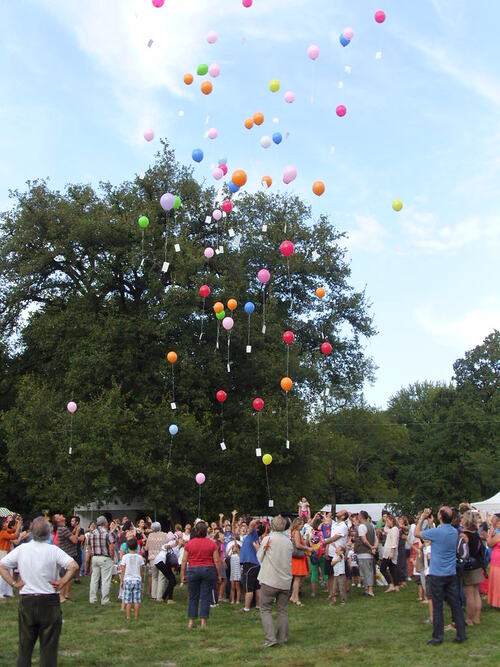 Laché de ballons à la fête du parc de La Croix-en-Touraine 