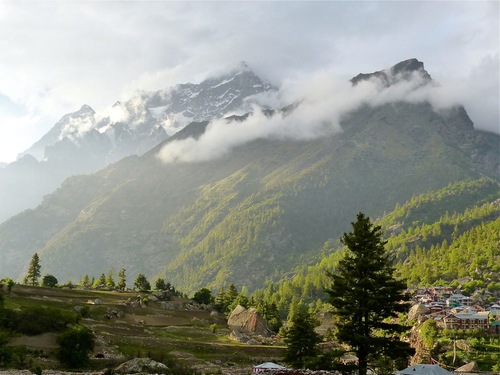 paysages de haute montagne dans l'himalaya;
