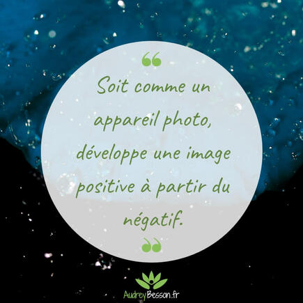 Soit Comme Un Appareil Photo, Développe Une Image Positive À Partir Du Négatif.