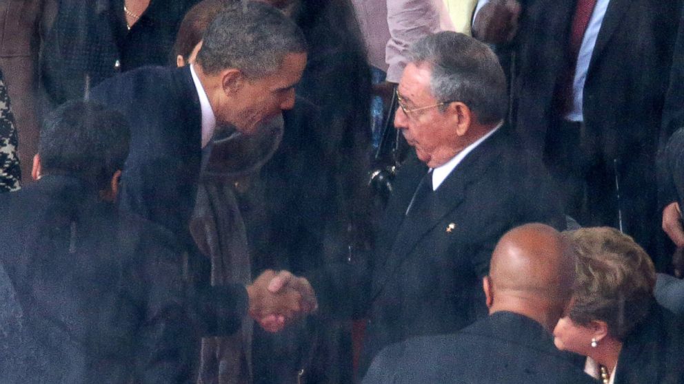 photo : Obama serre la main Raul Castro