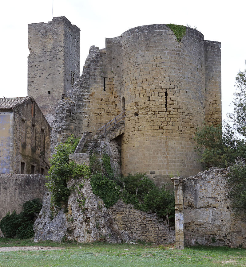 Roquemaure castle round tower.jpg