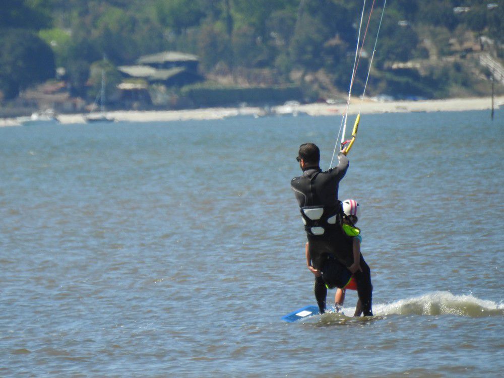 Kite surfeurs sur le Bassin d'Arcachon, avril 2021...