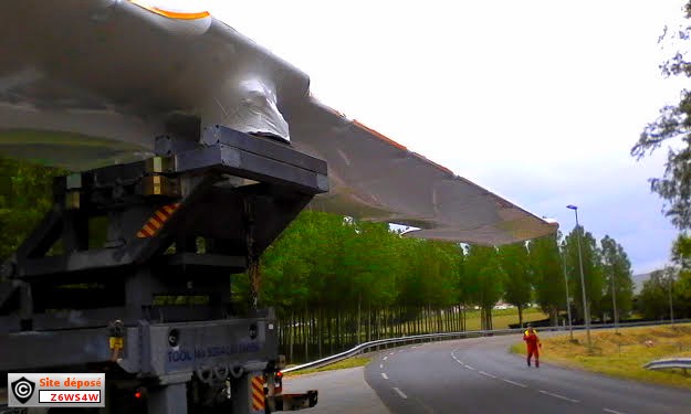 Airbus 380 ,vu sur la deuxième aile,de plus près (a suivre dans les mois qui suivent) calendrier de dèpart de Langon