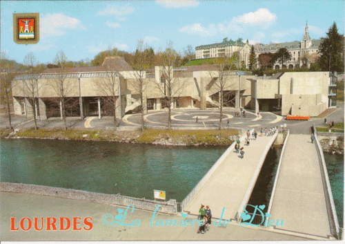 Lourdes : L'église Sainte Bernadette