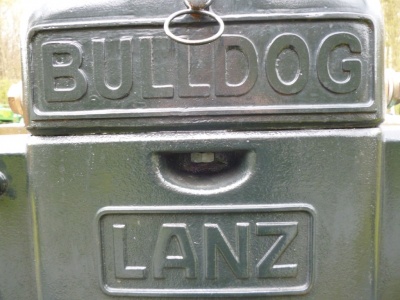 Vieux tracteur - Bulldog Lanz customisé