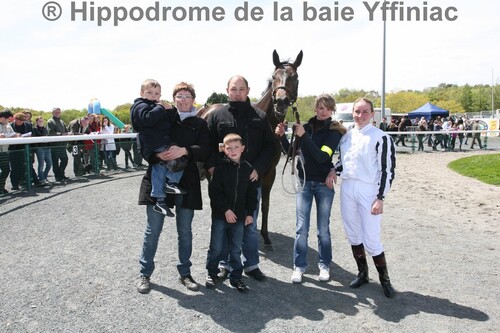 Hippodrome de la baie Yffiniac - La saveur de la victoire le 17 mai 2012