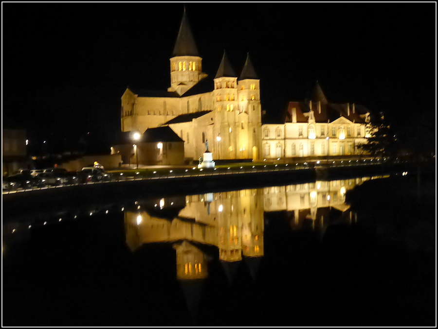 Petite balade nocturne à Paray-le-Monial...(Saône et Loire )