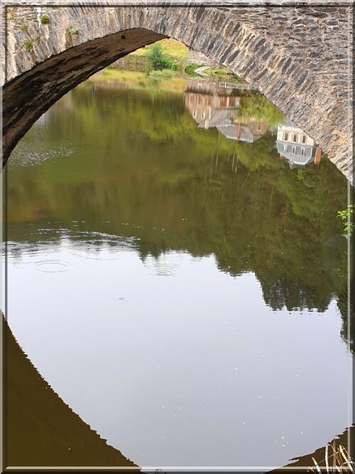 954 - Le village d’Estaing et son château en Aveyron (12)