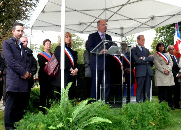 Devoilement-Stele-Pere-Lachaise-Victimes-OAS.JPG