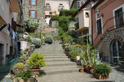 Balade dans le village médiéval de Trevignano Romano