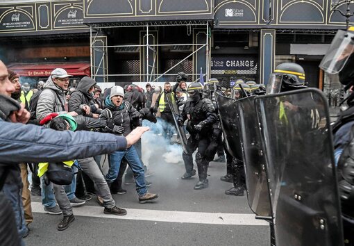 Manifestations: un nombre inédit de blessés