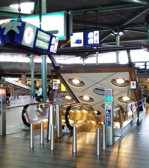 La gare de l'aéroport pour se rendre au centre ville d'Amsterdam