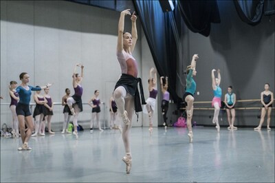 dance ballet class technique moving the arms 