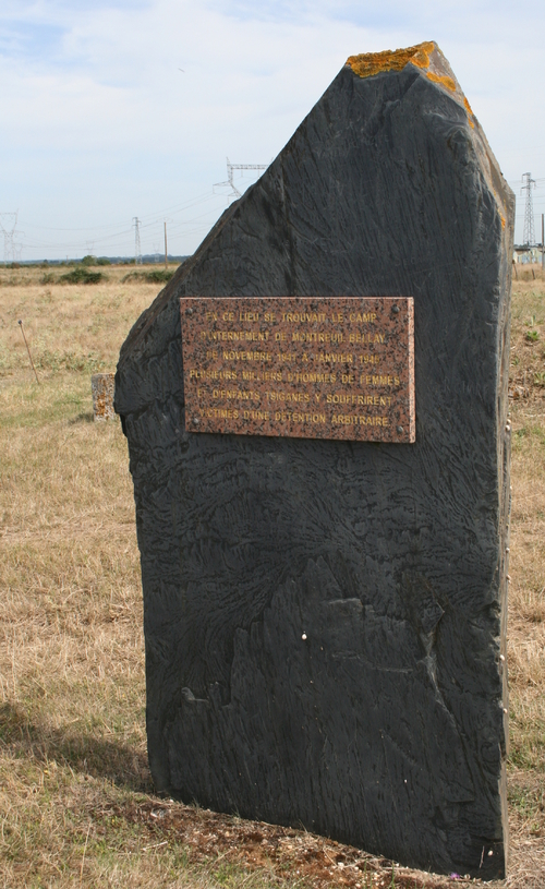 Montreuil-Bellay (49) - plaque commémorative, camp d'internement (tziganes)