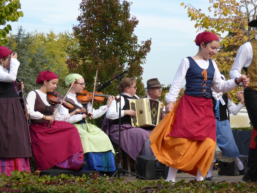 c'est la fête au village,