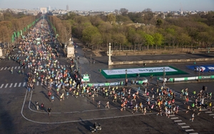 season marathon paris runners running   