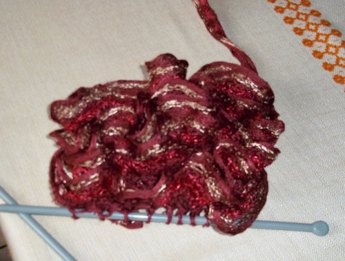 L'écharpe  frou-frou en laine  ruban 
