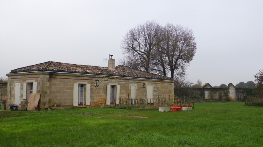 Vieux Château Branon !                          06 12