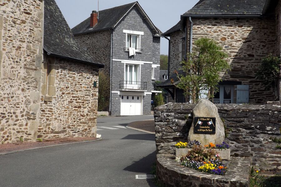 VILLAGE DE VENARSAL EN CORREZE