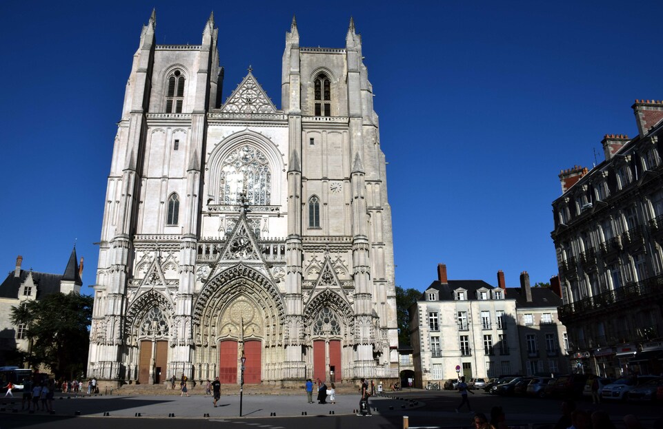 J8 - Nantes - Place St Pierre - La cathédrale St Pierre et St Paul