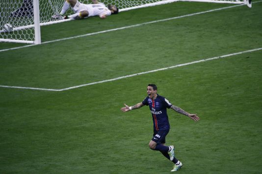 Angel Di Maria exulte après avoir marqué le but de la victoire.