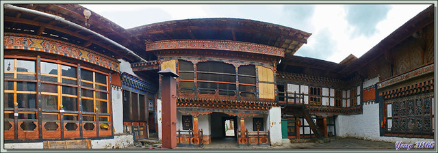 Blog de images-du-pays-des-ours : Images du Pays des Ours (et d'ailleurs ...), Cour intérieure du Monastère - Jambay Lhakhang - Jakar - Bumthang - Bhoutan