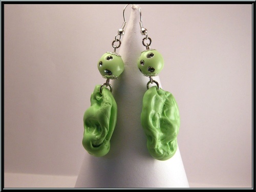 Boucles d'oreille chewing-gum menyhe en fimo.